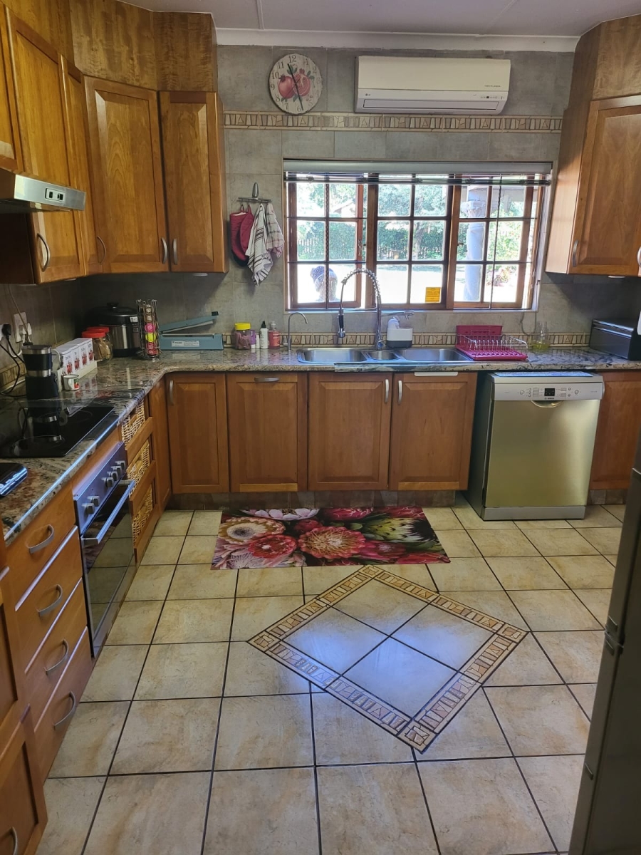 6 Bedroom Property for Sale in Rietvly A H North West